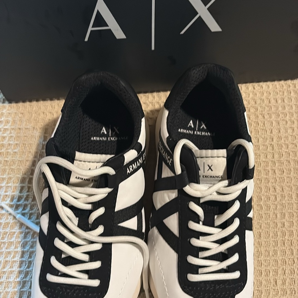 Unisex Armani Exchange Classic Sneakers - Men’s size 6 / Women’s size 8.5 - Picture 5 of 6